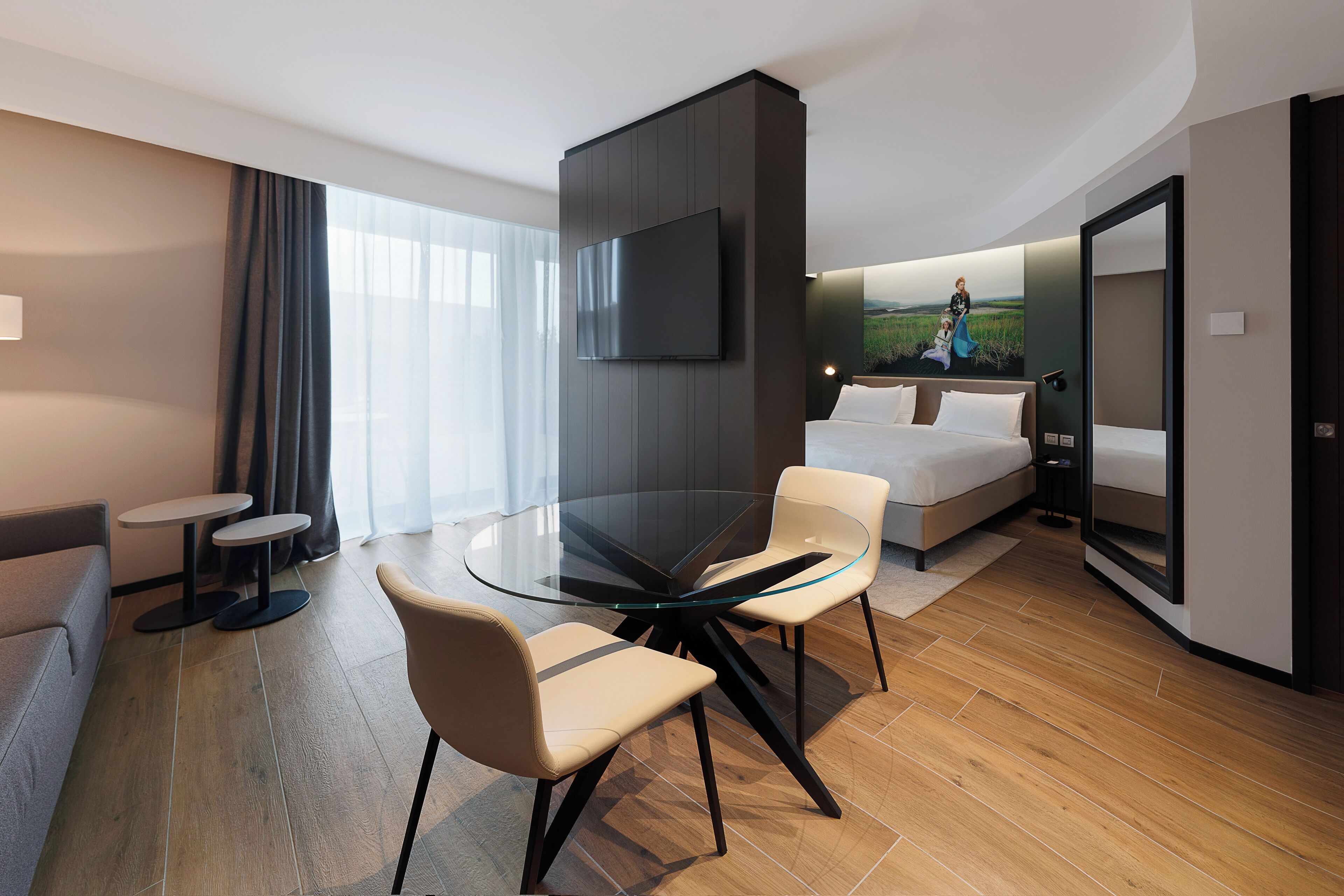Junior Suite | Minibar, in-room safe, desk, soundproofing