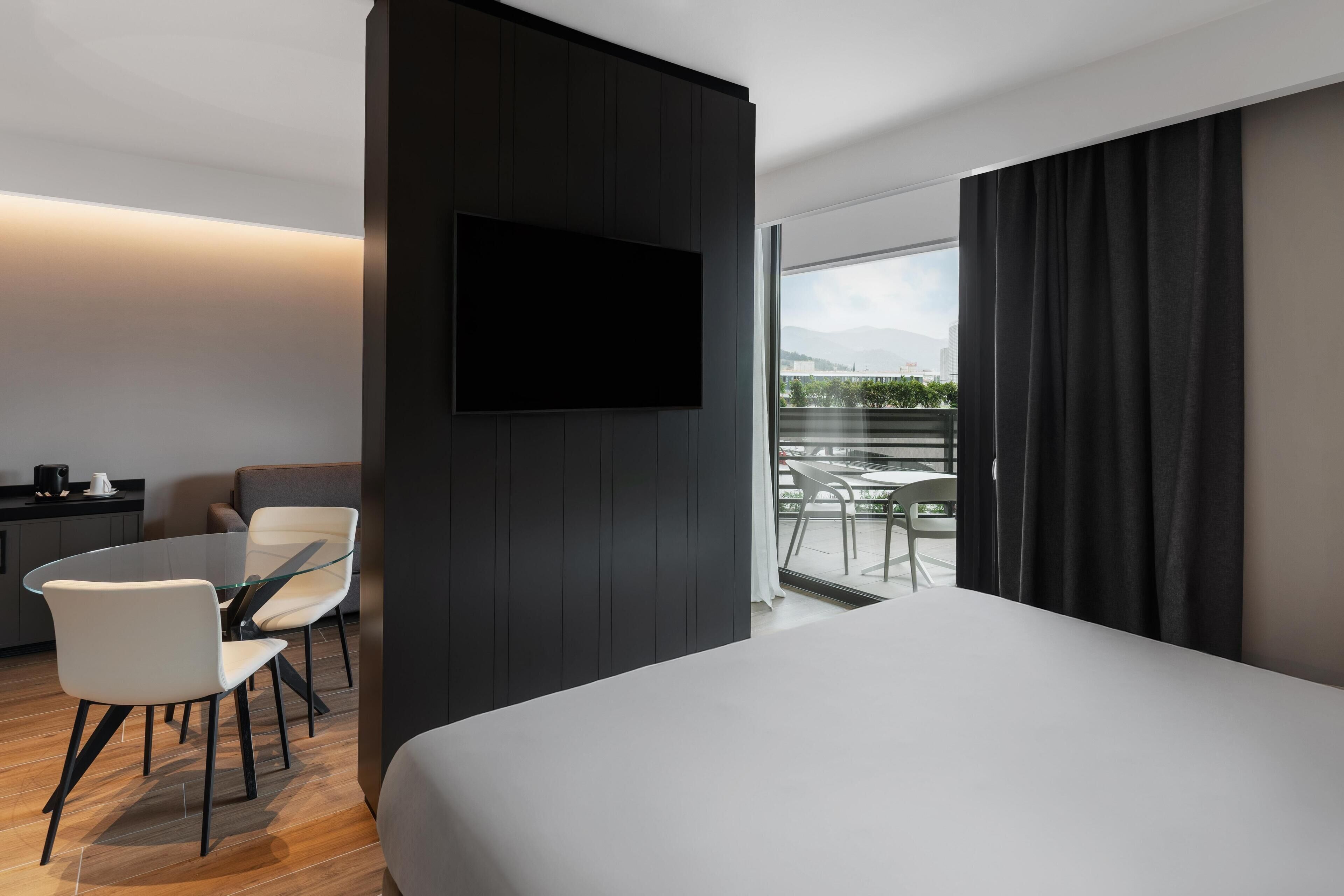 Minibar, coffres-forts dans les chambres, bureau, chambres insonorisées