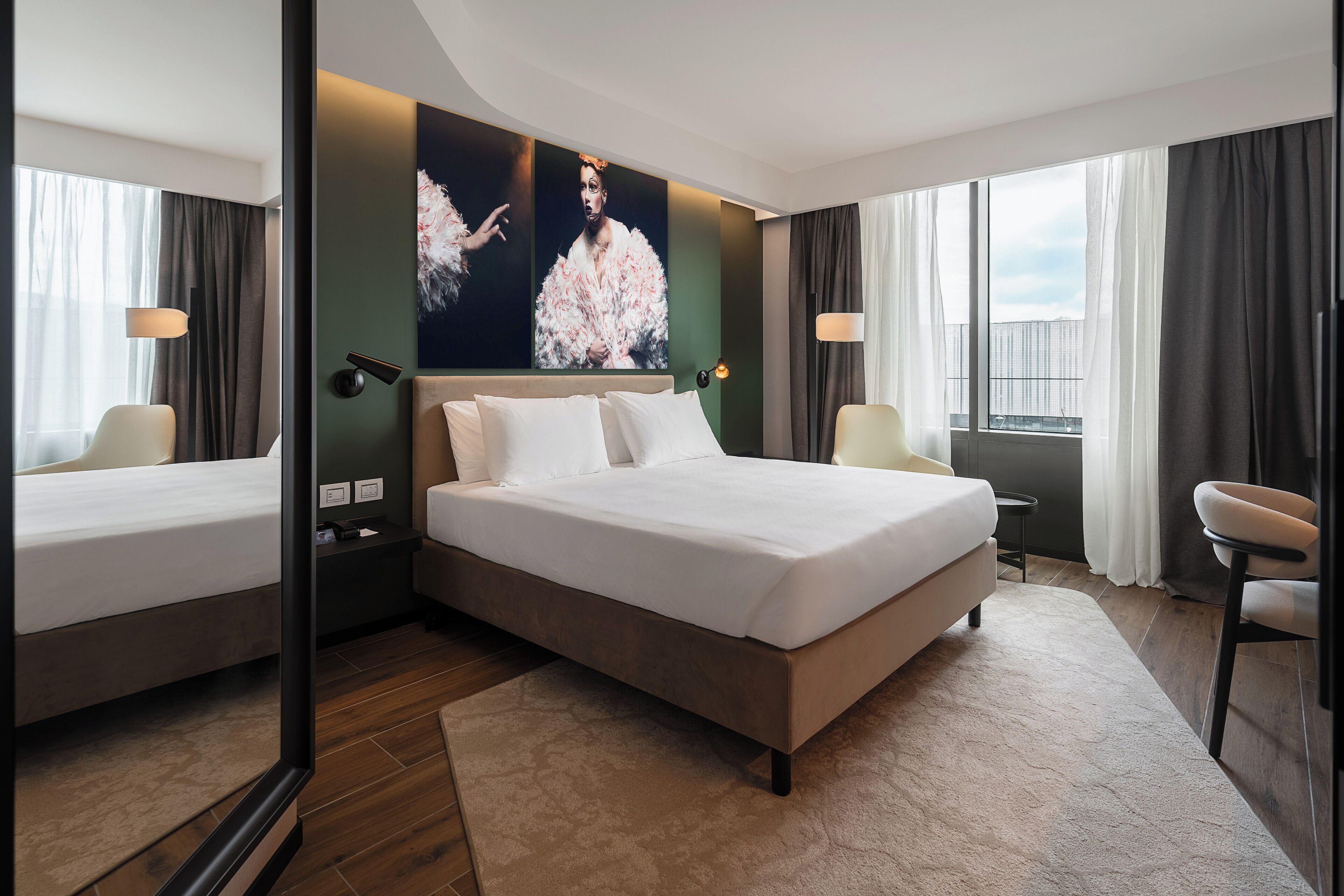 Premium Room, Balcony | Minibar, in-room safe, desk, soundproofing