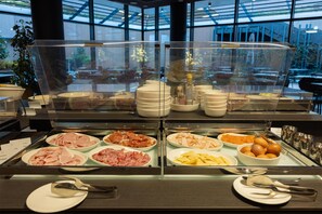 Daily buffet breakfast for a fee - Radisson Blu Hotel, Bergamo Choruslife (Bergamo)