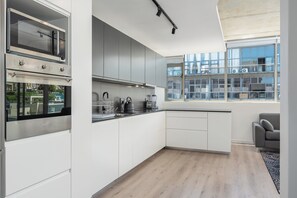 Leilighet, 2 soverom, balkong, byutsikt | Eget kjøkken