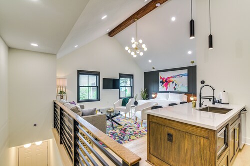Walk to Shops & Restaurants: Chic Galveston Studio