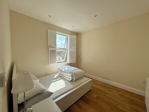 3 bedrooms, iron/ironing board, Internet, bed sheets