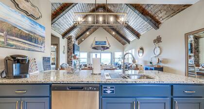 Branson Log Cabin Near Silver Dollar City & Lake!