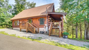 House (3 Bedrooms) | Exterior