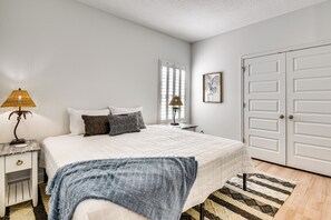 House (5 Bedrooms) | Interior