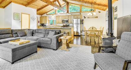 Peaceful Highland Lake Home w/ Kayaks, Dock Access