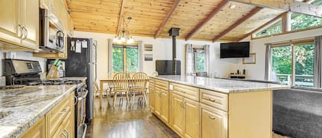 House (3 Bedrooms) | Interior