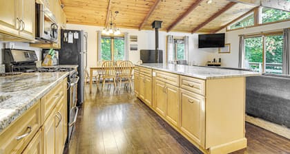 Peaceful Highland Lake Home w/ Kayaks, Dock Access