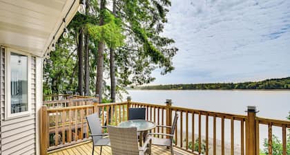 Serene Shelton Sanctuary w/ Private Beach & Kayaks