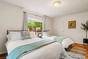 2 bedrooms, desk, iron/ironing board, travel crib - Heated Pool, BBQ, Resort Like Setting • Solana #6 (Tucson)