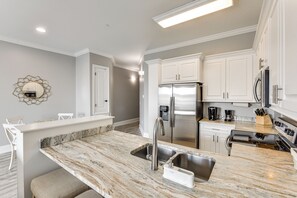 Apartment (2 Bedrooms) | Interior - Downtown Bay St Louis Condo - Walk to Beach! (Bay St Louis)