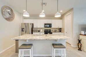 House (4 Bedrooms) | Interior - Central Casa Grande Home in Quiet Neighborhood (Casa Grande)