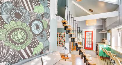 3 Mi to Boothbay Harbor: Coastal Colorful Home!