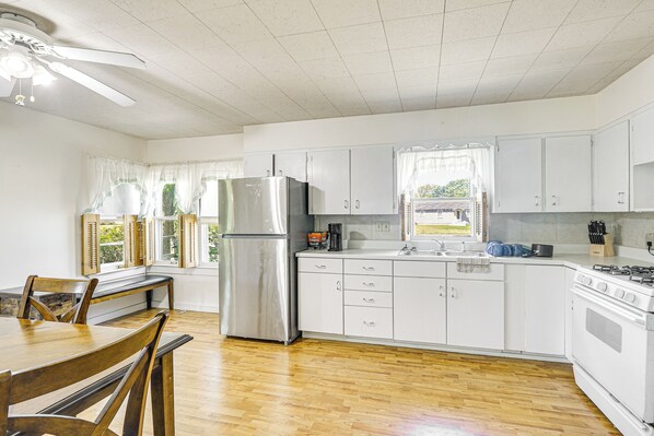 House (2 Bedrooms) | Interior