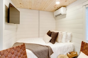Apartment (0 Bedroom) | Interior