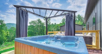Hot Tub & Mtn Views: Pet-friendly Englewood Cabin