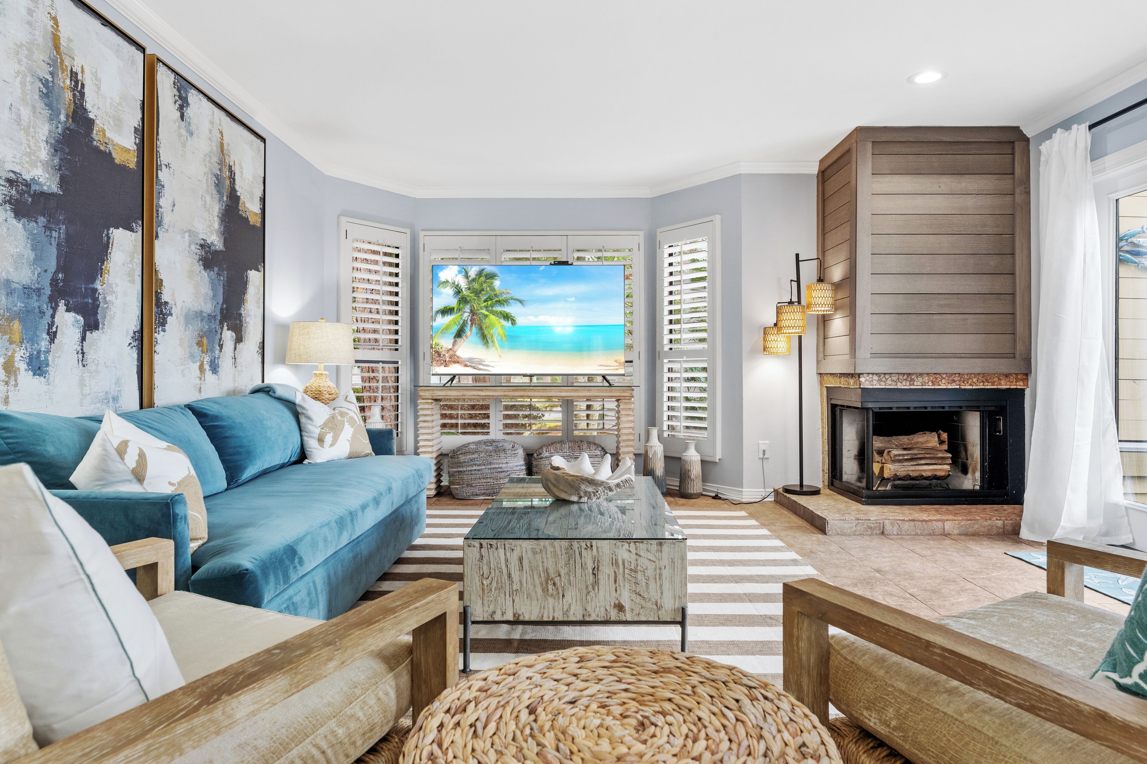 Smart TV, chimenea y reproductor de DVD 