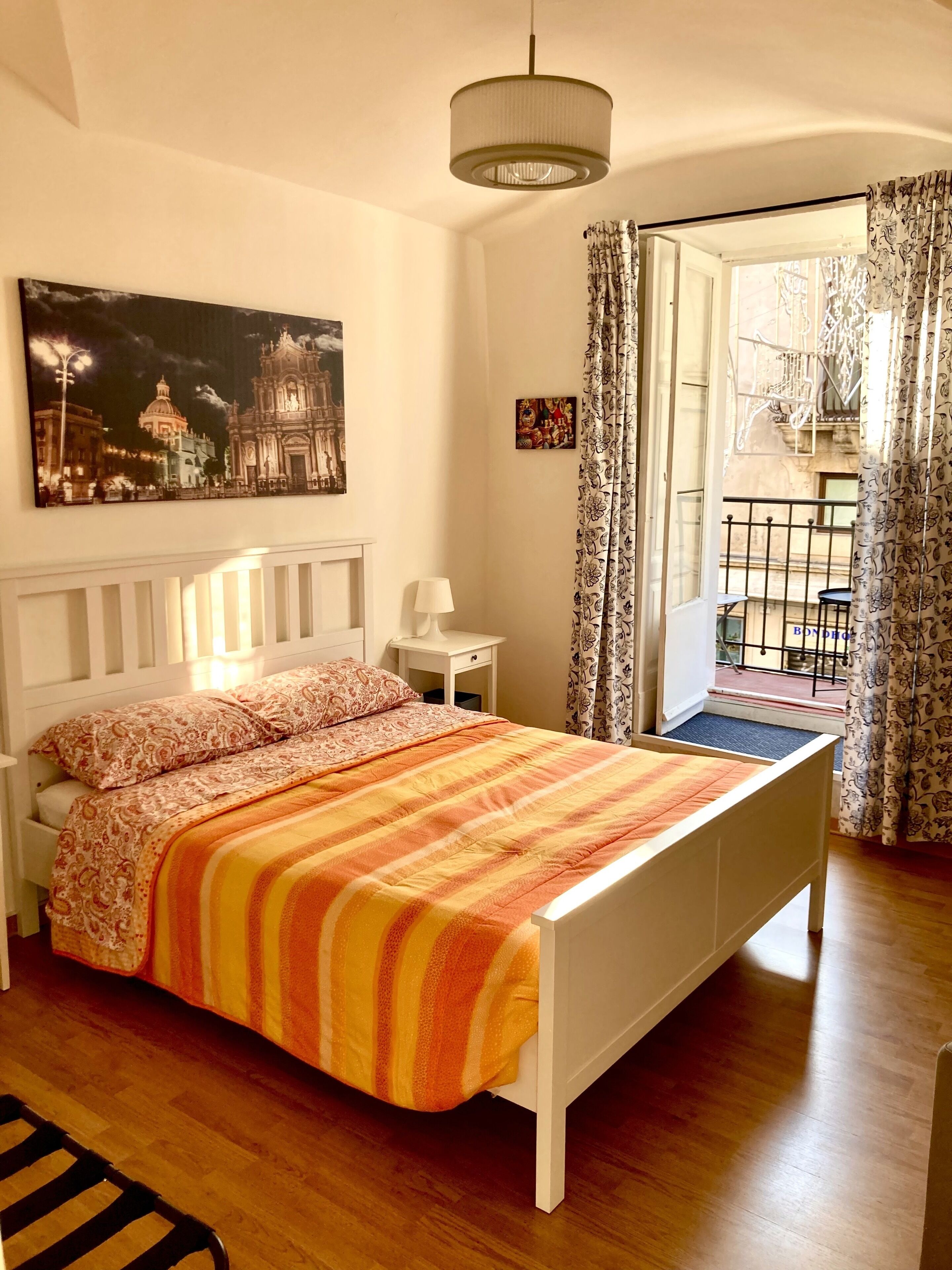 2 bedrooms, travel crib, WiFi, bed sheets