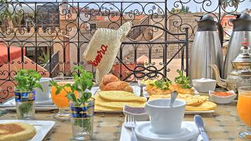 Petit déjeuner composé de spécialités régionales compris tous les jours