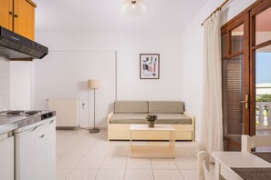 15-cm LCD TV with cable channels - Captain Michalis Apartments - 750m from Kalamaki beach (Chania)