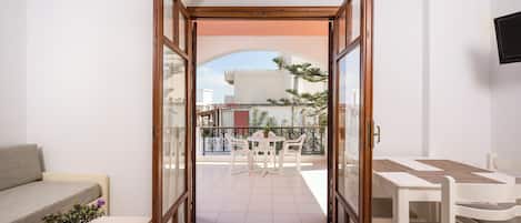 Captain Michalis 2 | Área de sala de estar | Televisión LCD de 15 cm con canales por cable