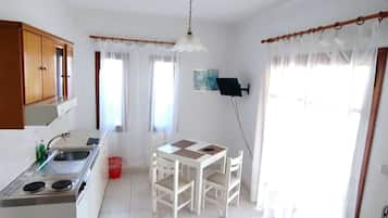 Captain Michalis 1 | Área de sala de estar | Televisión LCD de 15 cm con canales por cable