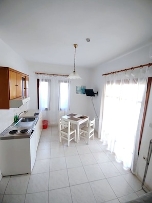 Televisión LCD 15 cm con canales de televisión por cable