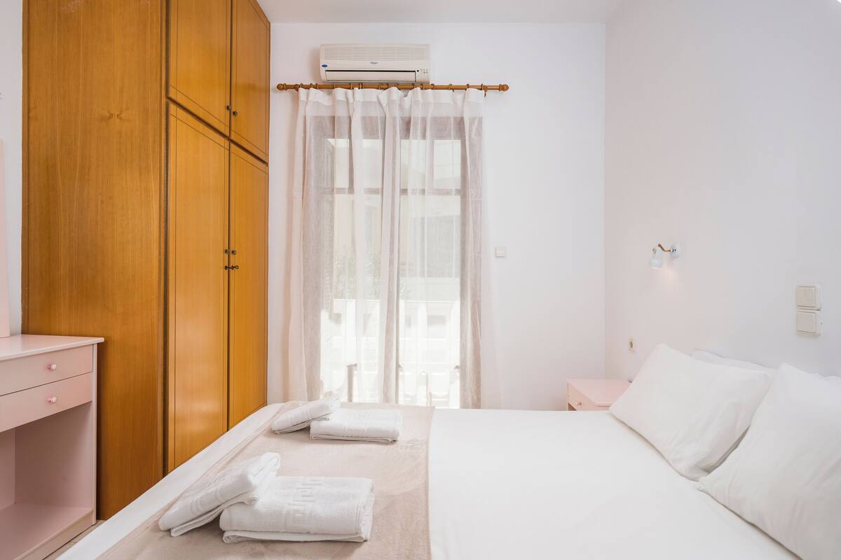 1 bedroom, desk, cots/infant beds, free WiFi