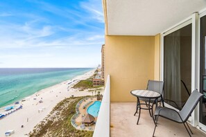Property grounds - Emerald Beach Resort 1133 - Beachfront on the 'Main Strip'! (Panama City Beach)