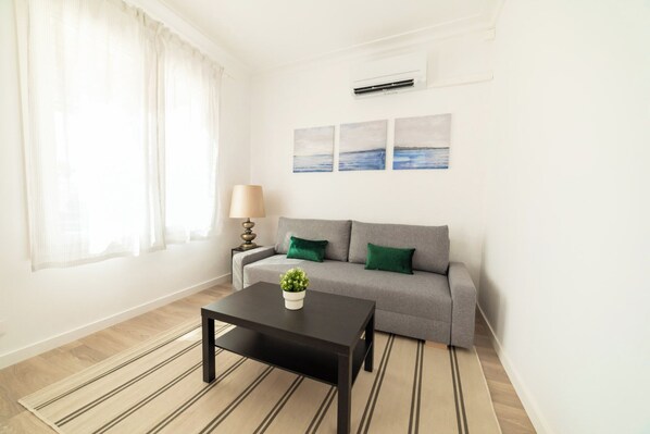Living area - Delightful Penthouse With Private Terrace 2bd+2bth (Barcelona)