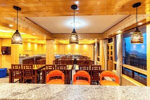 Restaurant - The Golden Retreat Hotel in Pelling (Gyalshing)