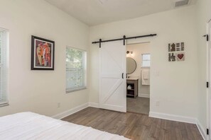 3 室のベッドルーム、アイロン / アイロン台、WiFi、ベッドシーツ