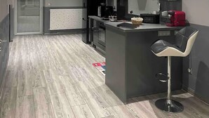 A modern kitchen with a central island, black bar stools, and a built-in oven. - Small house in the country, with terrace!  Pets allowed. (Osne-le-Val)