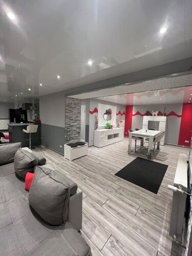 Petite maison à la campagne, avec terrasse ! 
Animaux de compagnie acceptés.