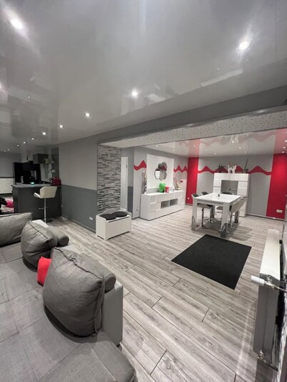 Small house in the country, with terrace!  Pets allowed.