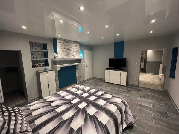 1 Schlafzimmer, Bügeleisen/Bügelbrett, Reisekinderbett, Bettwäsche