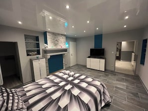 1 Schlafzimmer, Bügeleisen/Bügelbrett, Reisekinderbett, Bettwäsche