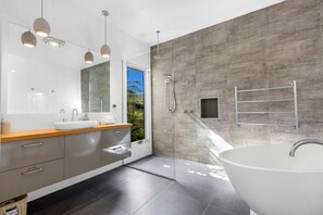 Douche, serviettes fournies
