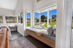 Interior - Discover this farmhouse set in a bend of the Tambo River (Swan Reach)