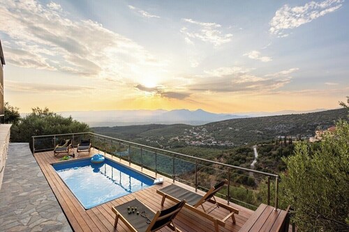 Martinia Pool Escape - Aiga Panoramic Vistas