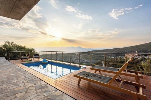 Martinia Pool Escape - Tragos Panoramic Views