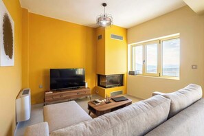 Fernseher, Kamin, Arbeitsbereiche