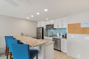 冰箱、微波炉、烤箱、炉灶