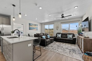 Smart TV, fireplace - Dreamy Lagoon: Desert Color Lagoon + Beaches (St. George)