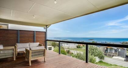 Seaview at the Bay - Wi-Fi and Linen Included