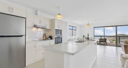 Seaview at the Bay - Wi-Fi and Linen Included