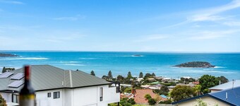 Seaview at the Bay - Wi-Fi and Linen Included
