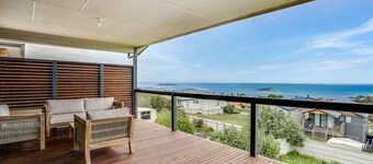 Seaview at the Bay - Wi-Fi and Linen Included