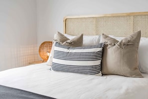 4 bedrooms, WiFi, bed sheets